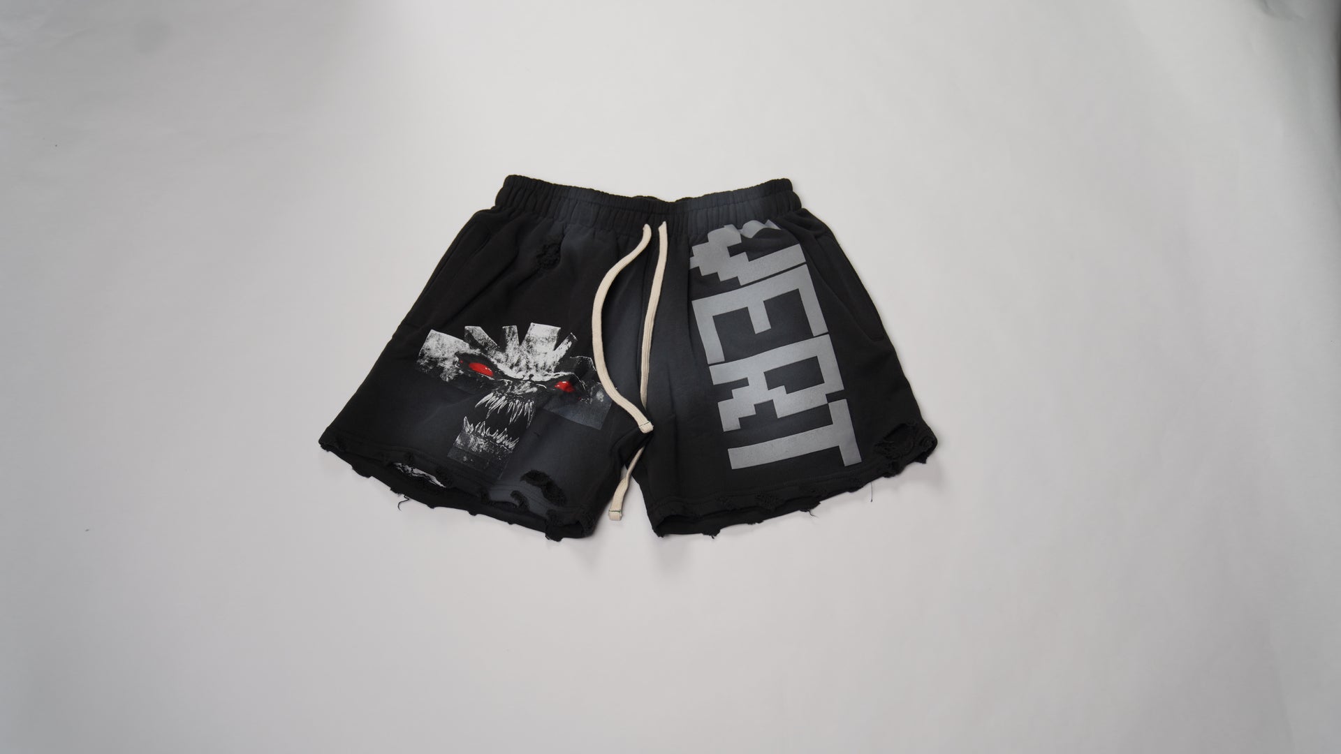 VERTABRAE VONSTER CROSS DISTRESSED SHORTS BLACK