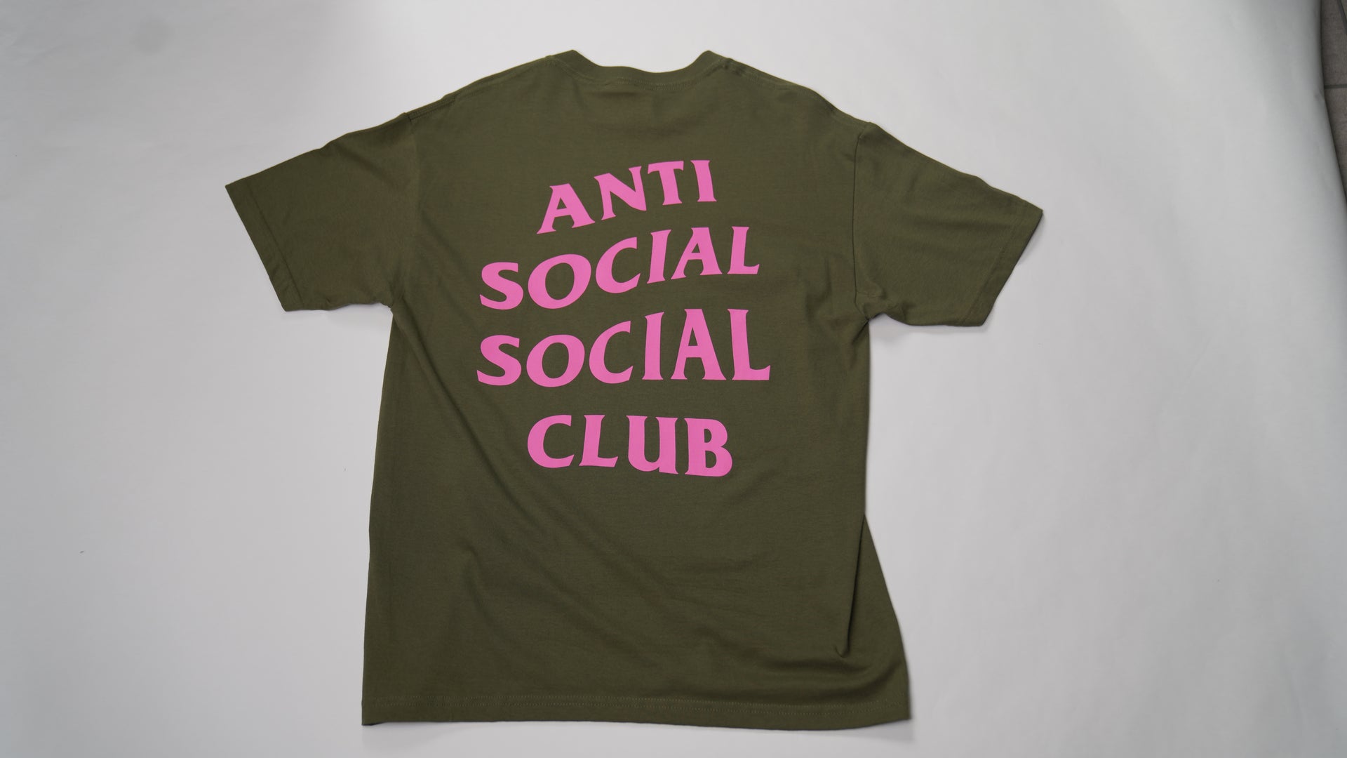 ANTI SOCIAL SOCIAL CLUB X UNDEFEATED TEE OLIVE PINK