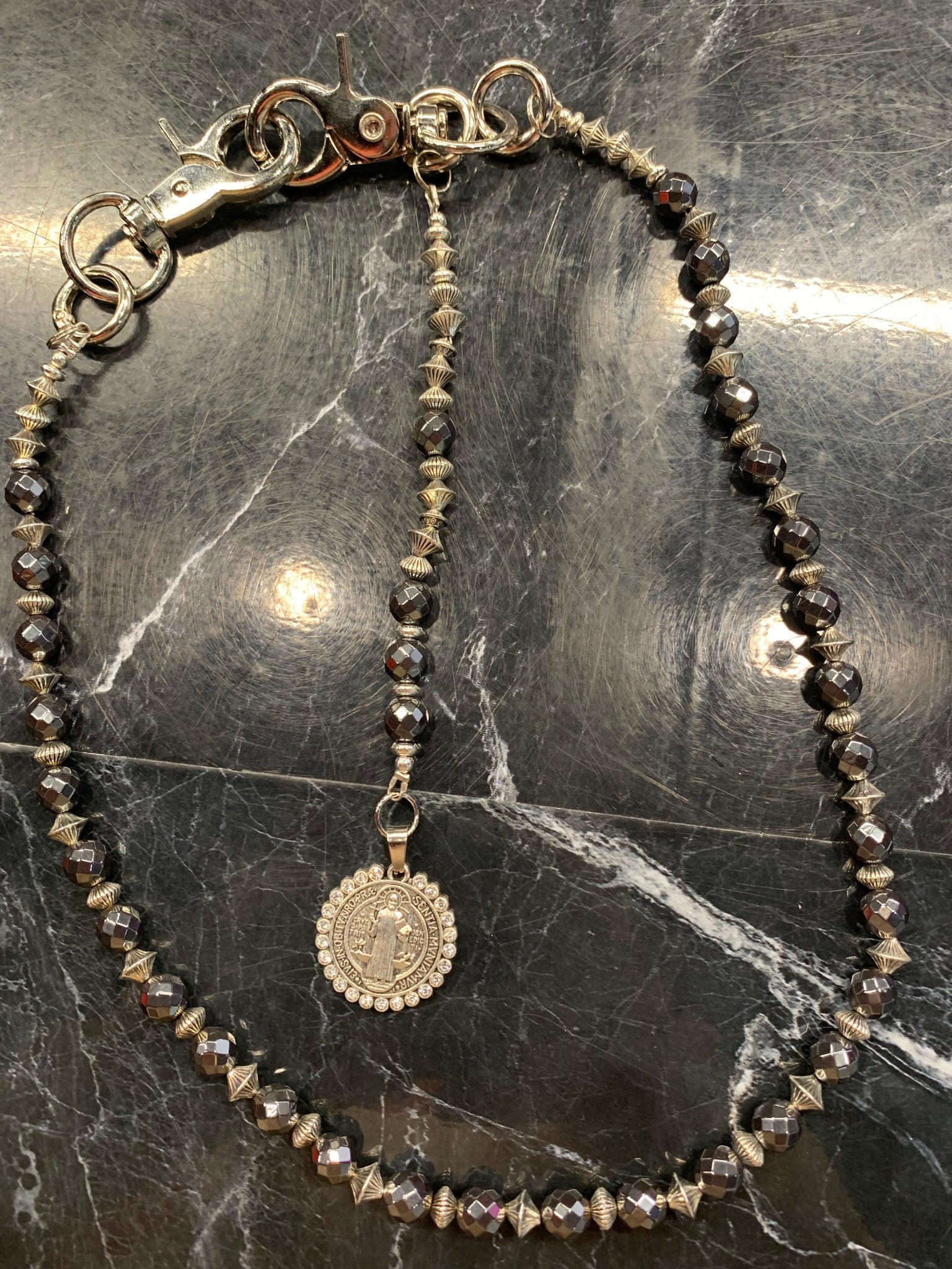 HOWSS Black Sentia Chain Pendant